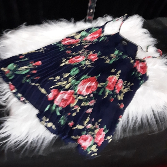 Top - Picture 2 of 8